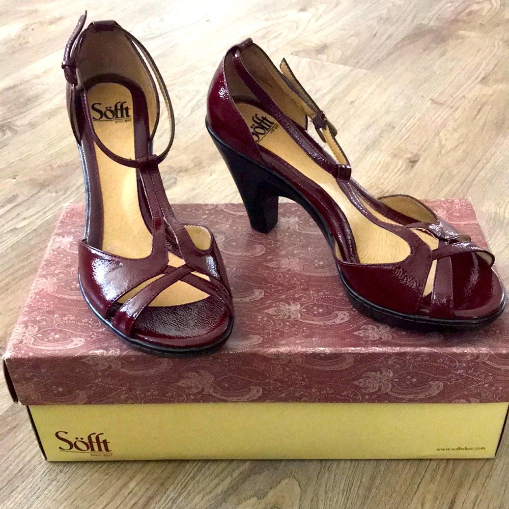 Brand new size 8 Sofft burgundy heels.